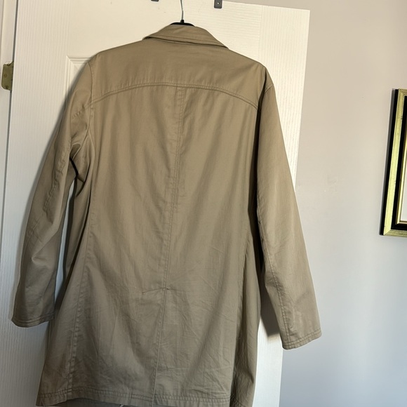 Bugatti raincoat, jacket in excellent condition. Bust 24” length 37” - Picture 12 of 12